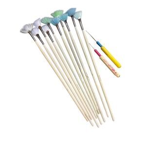 Lot of 12 Vintage Hair Hilighting Tools 10 Sunglitz Fan Brushes 2 Hooks